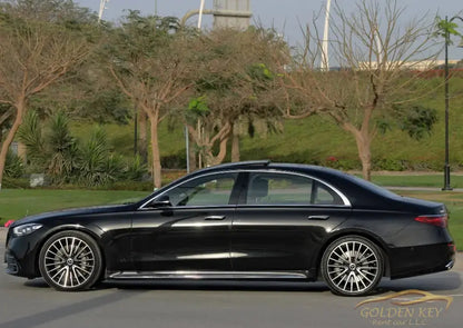 Dubai Airport Transfer - With Mercedes-Benz S500 2022 - Golden Key Rent Car LLC