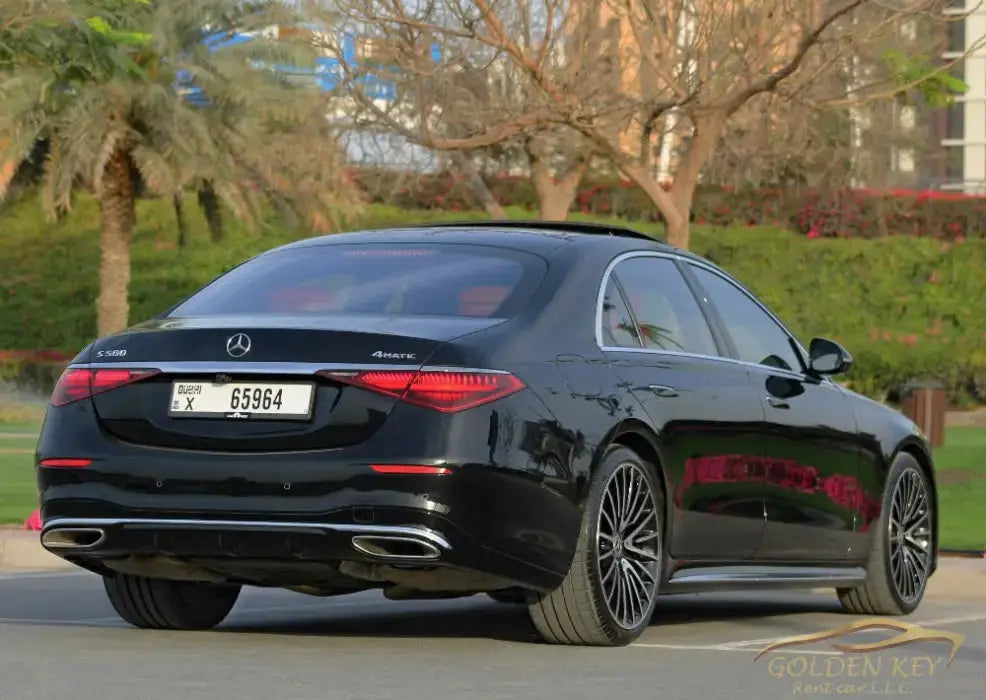 Dubai Airport Transfer - With Mercedes-Benz S500 2022 - Golden Key Rent Car LLC