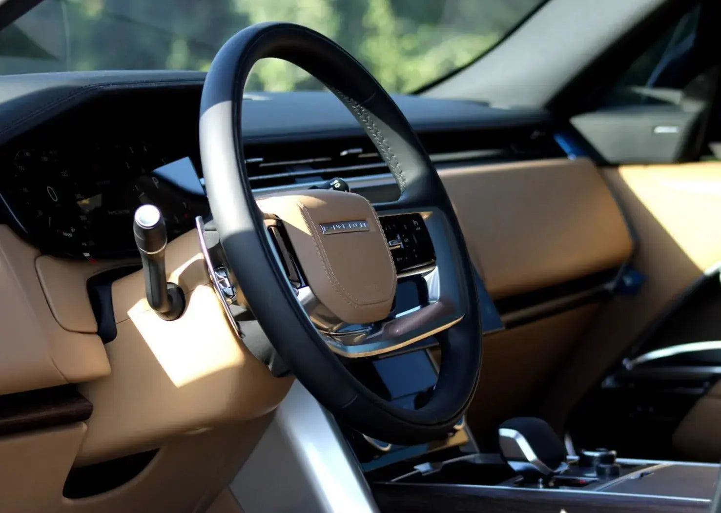 Range Rover Vogue V6 2023 or similar - Golden Key Rent Car LLC