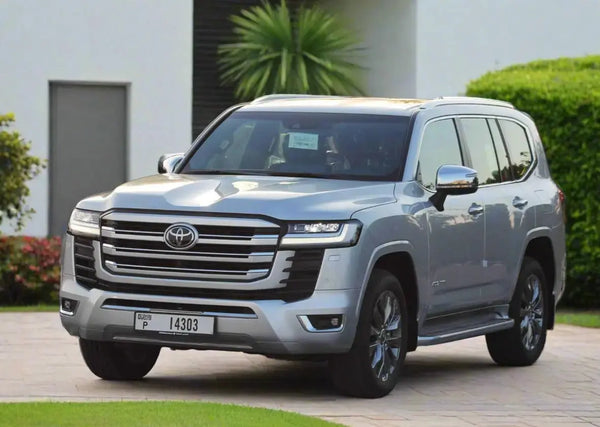 Toyota Land Cruser 300 VXR 2023 г. или аналогичный - Airport Car Rental in Dubai