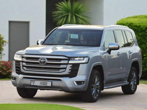 Toyota Land Cruser 300 VXR 2023 г. или аналогичный