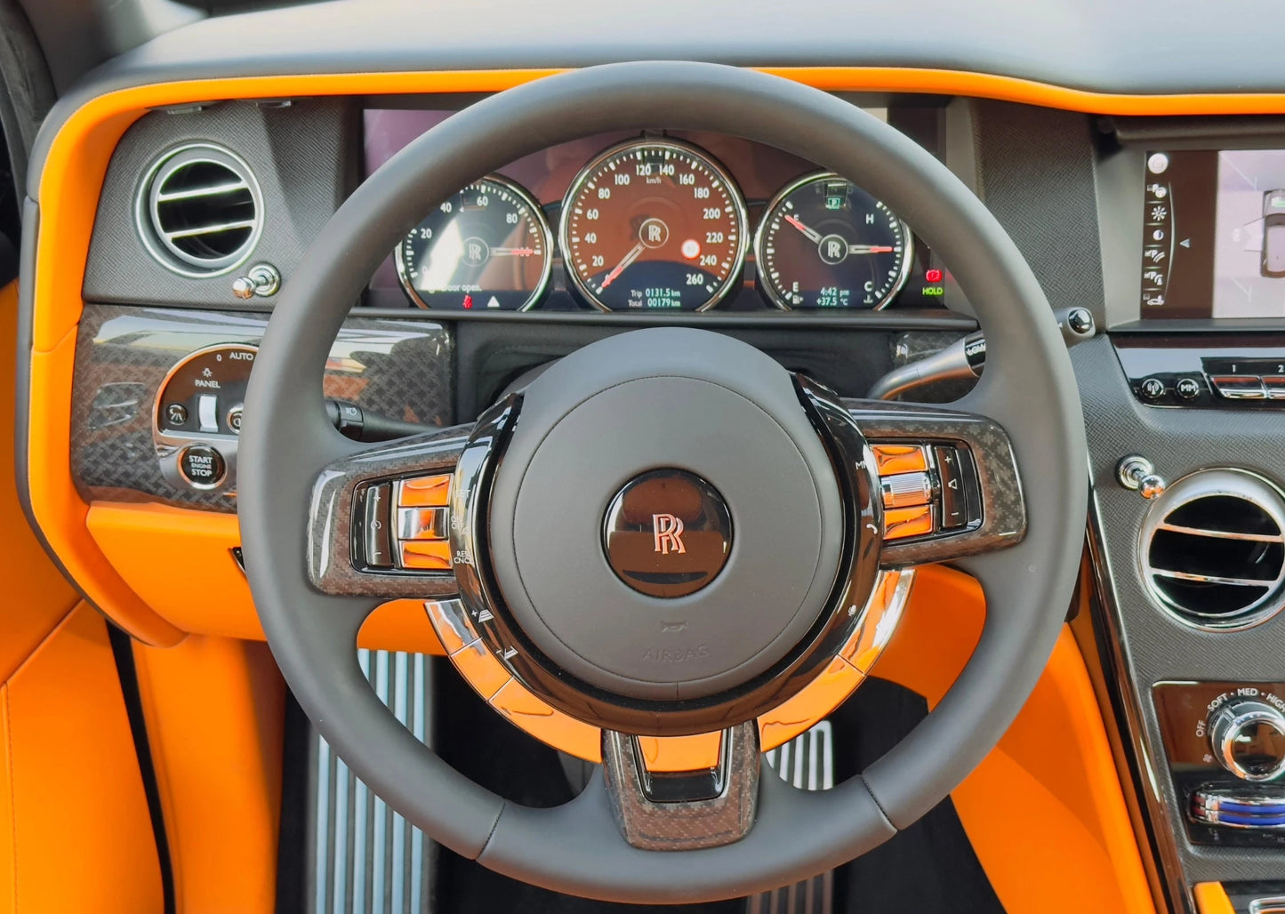 Rolls-Royce Cullinan 2022 или аналогичный